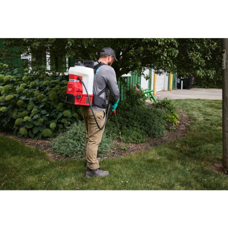 MILWAUKEE M18 BBPFP2-301 zádový postřikovač SWITCH TANK Gen2, rozprašovač, bez nádrže, 1x aku + nabíječka, 4933498962