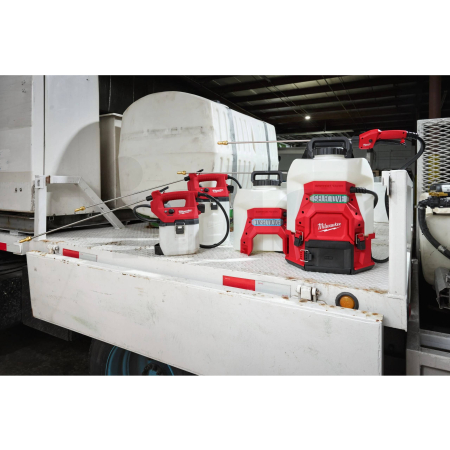 MILWAUKEE M18 BBPFP2-301 zádový postřikovač SWITCH TANK Gen2, rozprašovač, bez nádrže, 1x aku + nabíječka, 4933498962