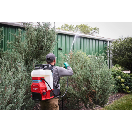 MILWAUKEE M18 BBPFP2-301 zádový postřikovač SWITCH TANK Gen2, rozprašovač, bez nádrže, 1x aku + nabíječka, 4933498962
