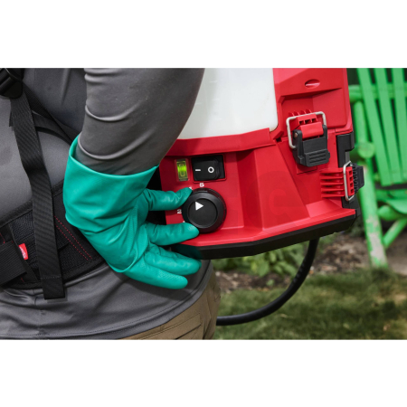 MILWAUKEE M18 BBPFP2-301 zádový postřikovač SWITCH TANK Gen2, rozprašovač, bez nádrže, 1x aku + nabíječka, 4933498962