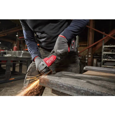 MILWAUKEE M18 FSAG125X-501B Aku úhlová bruska s posuvným spínačem 125 mm, 1 x M18 B5 + M12-18 C+ taška, 4933500779