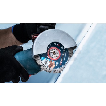 BOSCH Diamantový řezný kotouč EXPERT MultiMaterial 125 × 22,23 × 2,2 × 12 mm 2608900660