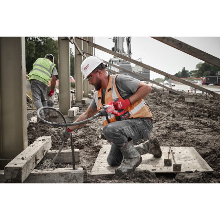 MILWAUKEE M18 FUEL™ Jehlový ponorný vibrátor na beton s kabelem 2,4 m 4933479599
