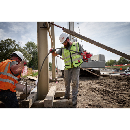 MILWAUKEE M18 FUEL™ Jehlový ponorný vibrátor na beton s kabelem 2,4 m 4933479599