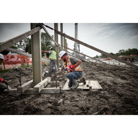 MILWAUKEE M18 FUEL™ Jehlový ponorný vibrátor na beton s kabelem 2,4 m 4933479600