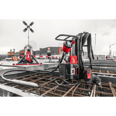 MILWAUKEE MX FUEL™ batohový ponorný vibrátor  do betonu 4933479595