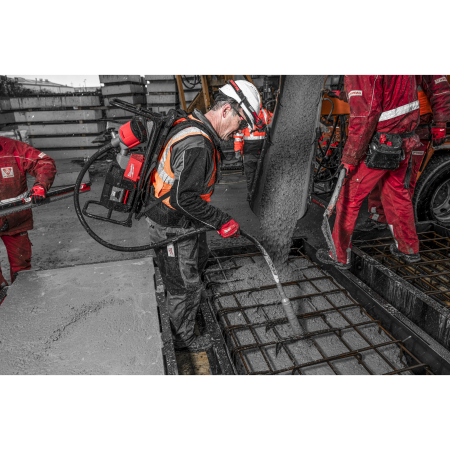 MILWAUKEE MX FUEL™ batohový ponorný vibrátor  do betonu 4933479595