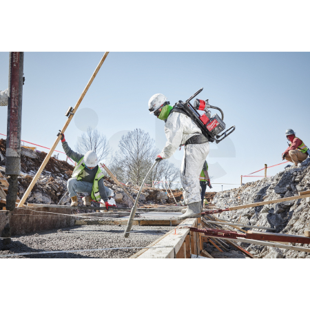 MILWAUKEE MX FUEL™ batohový ponorný vibrátor  do betonu 4933479595