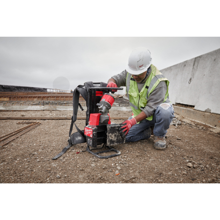 MILWAUKEE MX FUEL™ batohový ponorný vibrátor  do betonu 4933479595