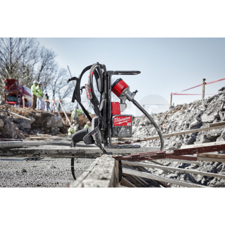 MILWAUKEE MX FUEL™ batohový ponorný vibrátor  do betonu 4933479595