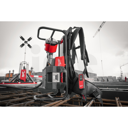 MILWAUKEE MX FUEL™ batohový ponorný vibrátor  do betonu 4933479595