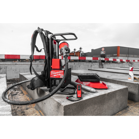 MILWAUKEE MX FUEL™ batohový ponorný vibrátor  do betonu 4933479595