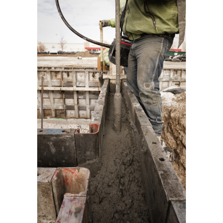 MILWAUKEE MX FUEL™ kufříkový ponorný vibrátor do betonu 4933479607