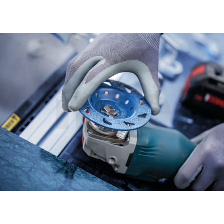 BOSCH Karbidový hrncový kotouč EXPERT Multi Material, středně hrubý, šikmý, X-LOCK, 115 mm, 22,23 mm 2608901688
