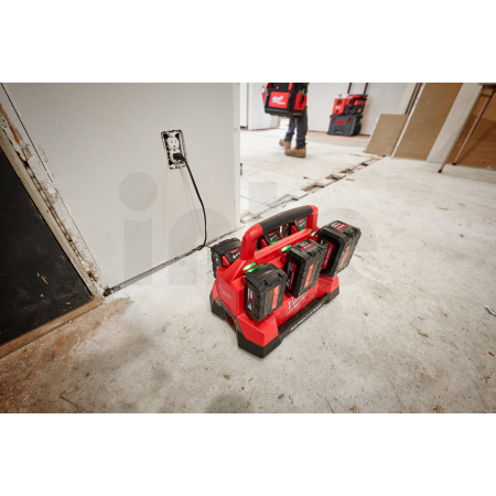 MILWAUKEE M18 PC6 šestiportová rychlonabíječka pro packout 4932480162