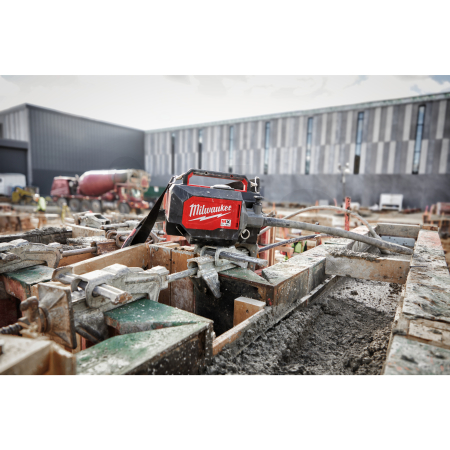MILWAUKEE MX FUEL™ kufříkový ponorný vibrátor do betonu 4933479608
