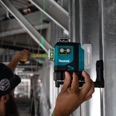 Makita - Aku čárový laser, zelený, Li-ion CXT 10,8/12V, bez aku   Z SK700GD