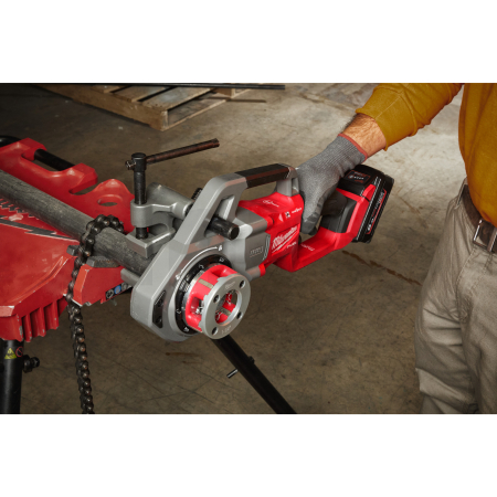 MILWAUKEE M18 FPT114-802C FUEL 1 1/4˝ závitořez s technologií ONE-KEY 4933479420