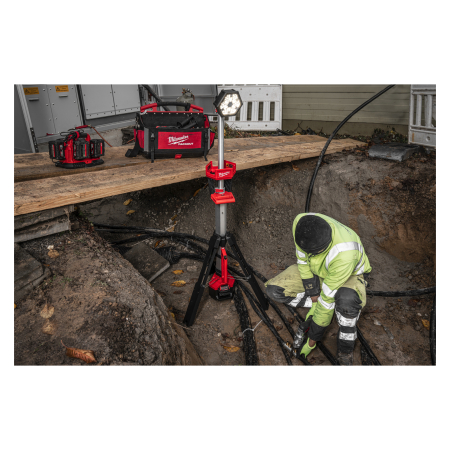 MILWAUKEE M18 SAL2-0 stojanová svítilna 4933492486