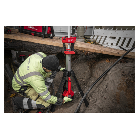 MILWAUKEE M18 SAL2-0 stojanová svítilna 4933492486