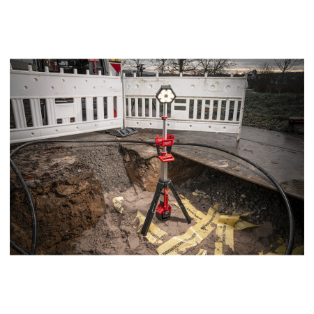 MILWAUKEE M18 SAL2-0 stojanová svítilna 4933492486