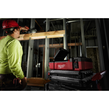 MILWAUKEE M12™ PACKOUT™ prostorová svítilna 1400 lumenů 4933480473