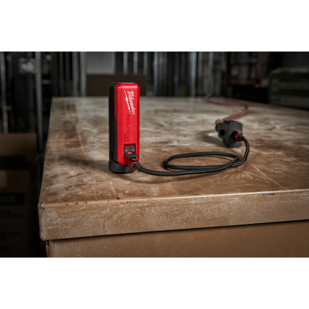 MILWAUKEE REDLITHIUM™ USB akumulátor a nabíječka 4932493335