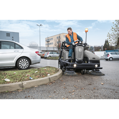 Zametací stroj s odsáváním KÄRCHER KM 125/130 R D+KSSB 0.300-219.0