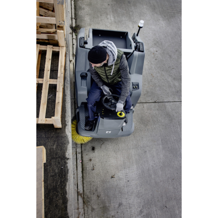 Zametací stroj s odsáváním KÄRCHER KM 100/120 R Bp Pack 160Ah Li+FC 1.280-174.0