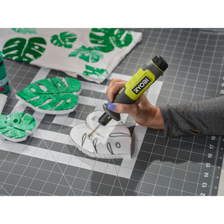 RYOBI RHC4-120G 4V Akumulátorová sada na řezání do polystyrénu a pěny USB Lithium 5133006198
