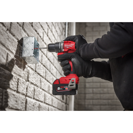 MILWAUKEE M18 BLPDRC-202C kompaktní bezuhlíková příklepová vrtačka 4933492822