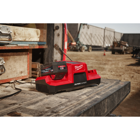 MILWAUKEE M18 FUEL supernabíječka se dvěmi sloty 4932492531