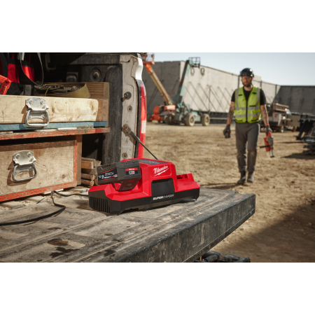 MILWAUKEE M18 FUEL ™ supernabíječka se dvěma sloty 4932492531