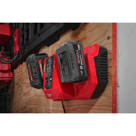 MILWAUKEE M18 FUEL ™ supernabíječka se dvěma sloty 4932492531