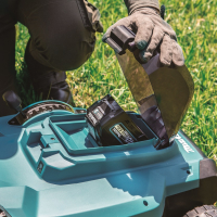 Makita - Aku sekačka 380mm Li-ion XGT 40V/4,0Ah LM003GM103